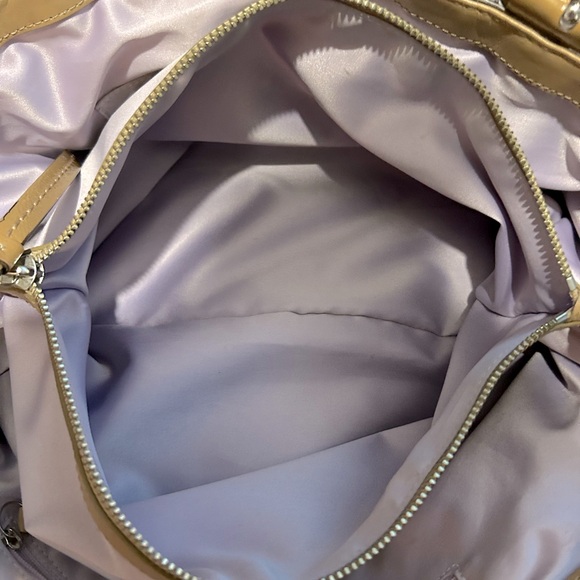 BEAUTIFUL, white and beige large COACH purse in excellent condition. - Picture 6 of 8